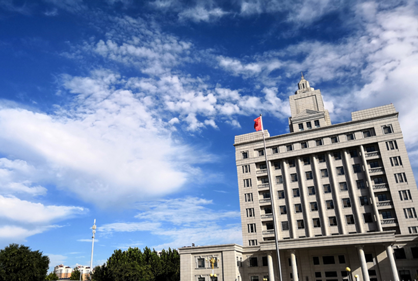 静海区检察院：王吉柳摄影作品《白云飞动蔚蓝天》